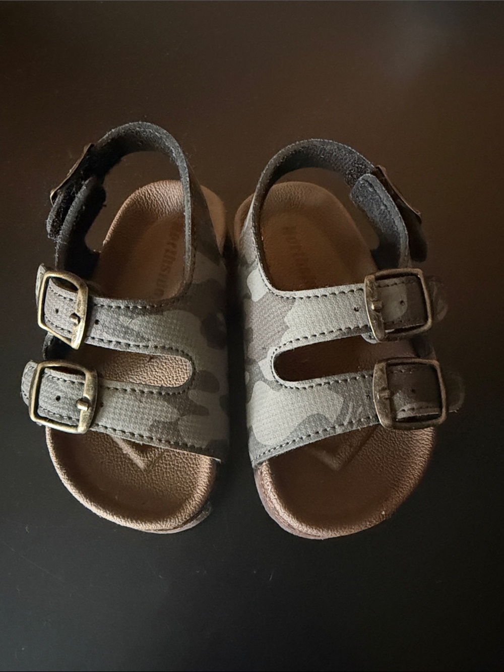 Northside Kids Camouflage Buckle Sandals in Olive and Brown